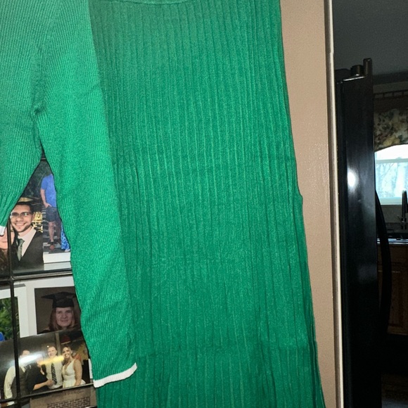 NWOT Green Ribbed Knit Skirt Set. Very Cute!! - Picture 6 of 9
